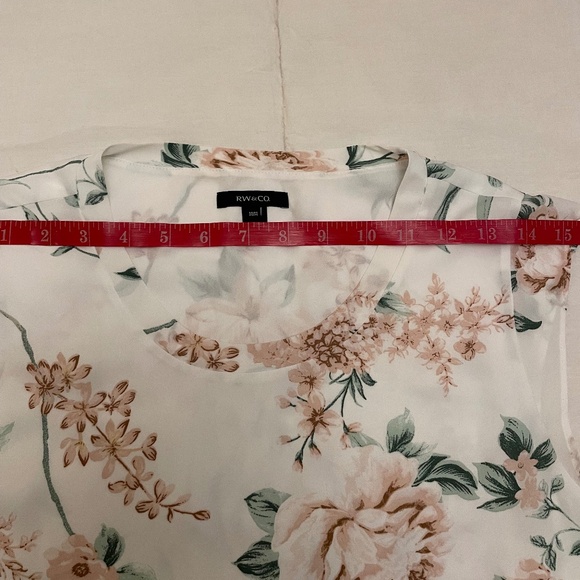 RW&CO Sleeveless/Cap Sleeve Floral Blouse Size Medium, NWOT - Picture 5 of 8
